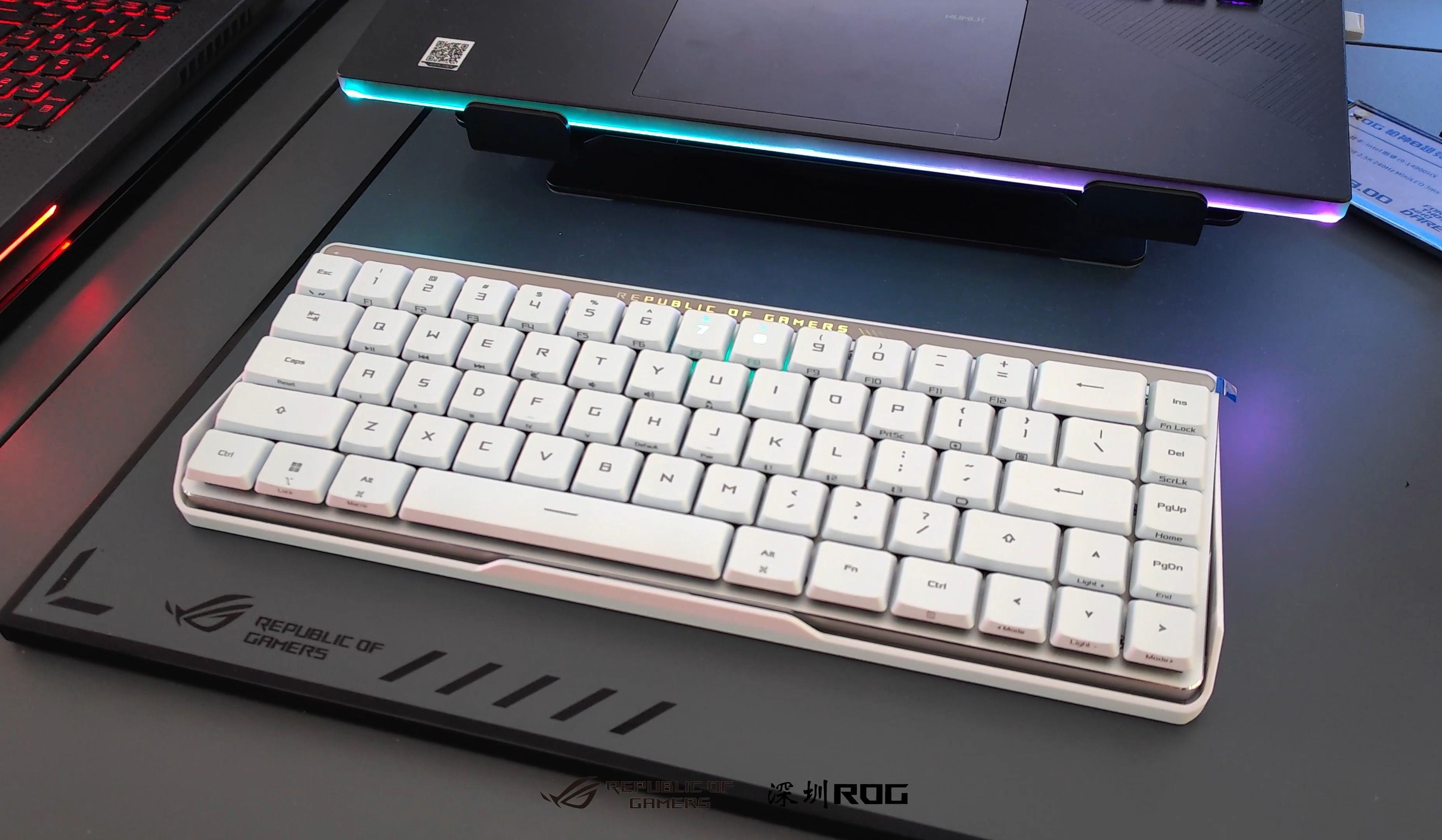 矮轴界的天花板,开箱:rog魔导士 rx low矮轴 键盘 蓝轴