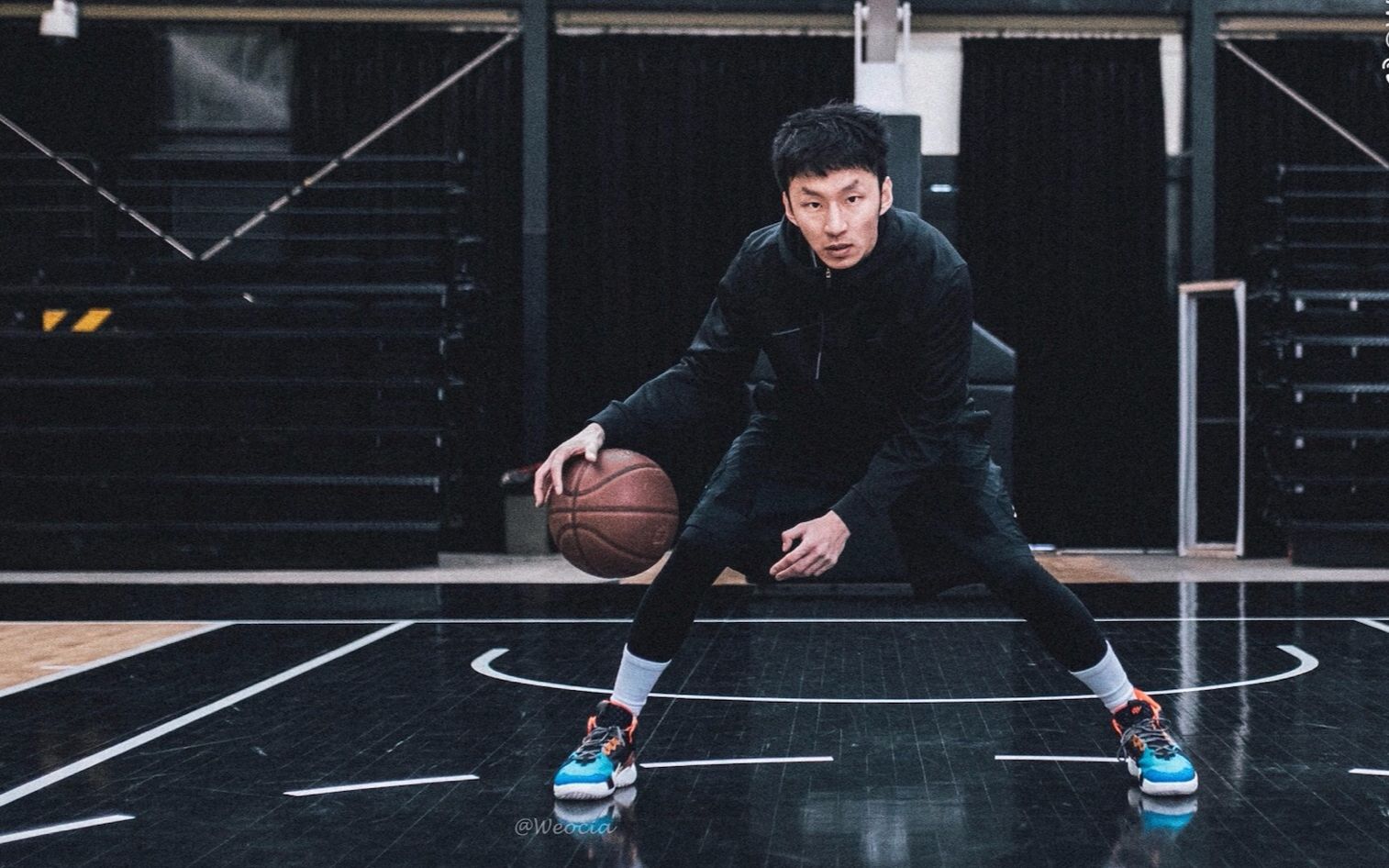 请务必点击欣赏赵强iso超燃运球集锦!