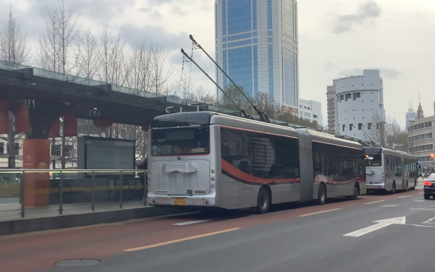 【上海公交】巴士三公司 71路 z5a 降杆实录