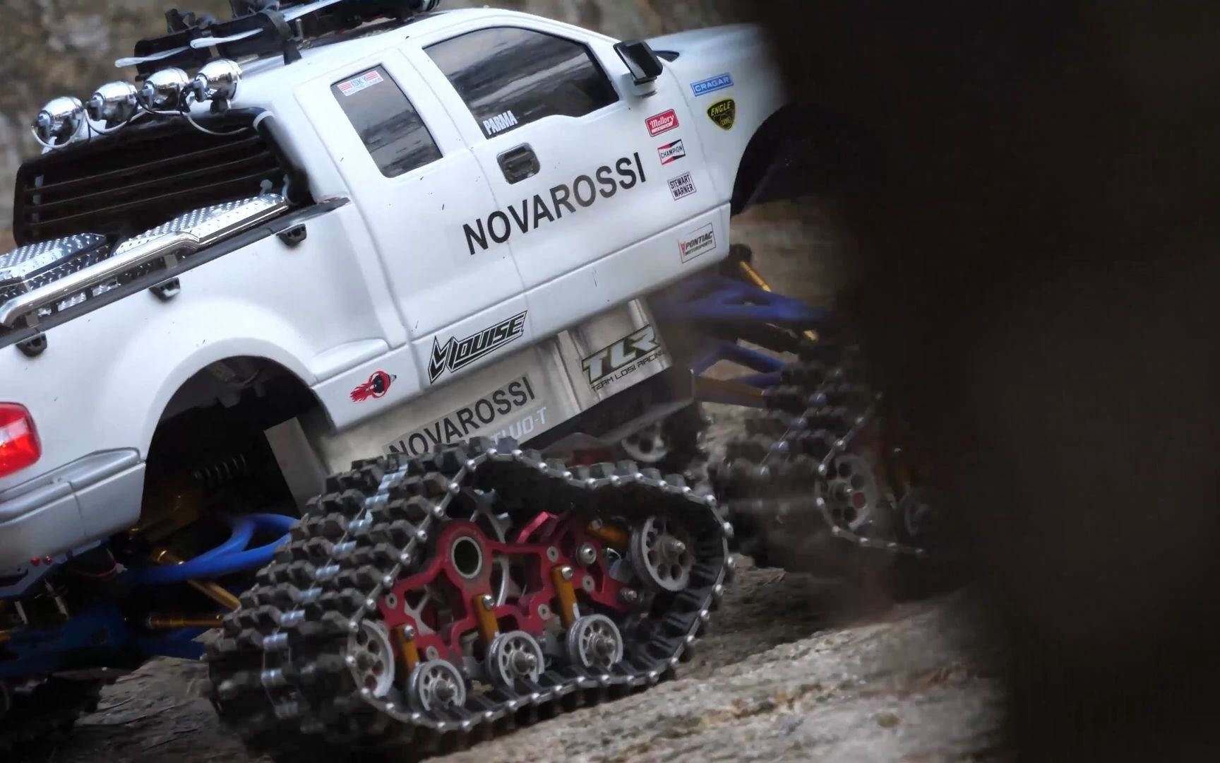 1-8rc履带式越野车