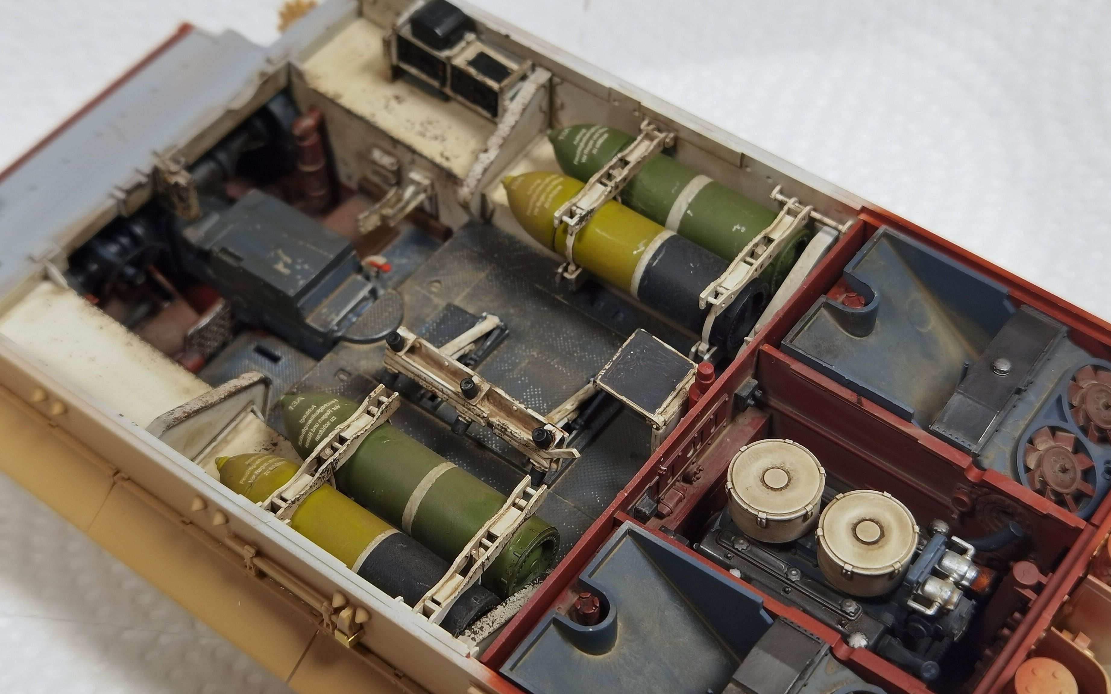 【军模制作】麦田1:35全内构突击虎内构上色及旧化_哔哩哔哩_bilibili