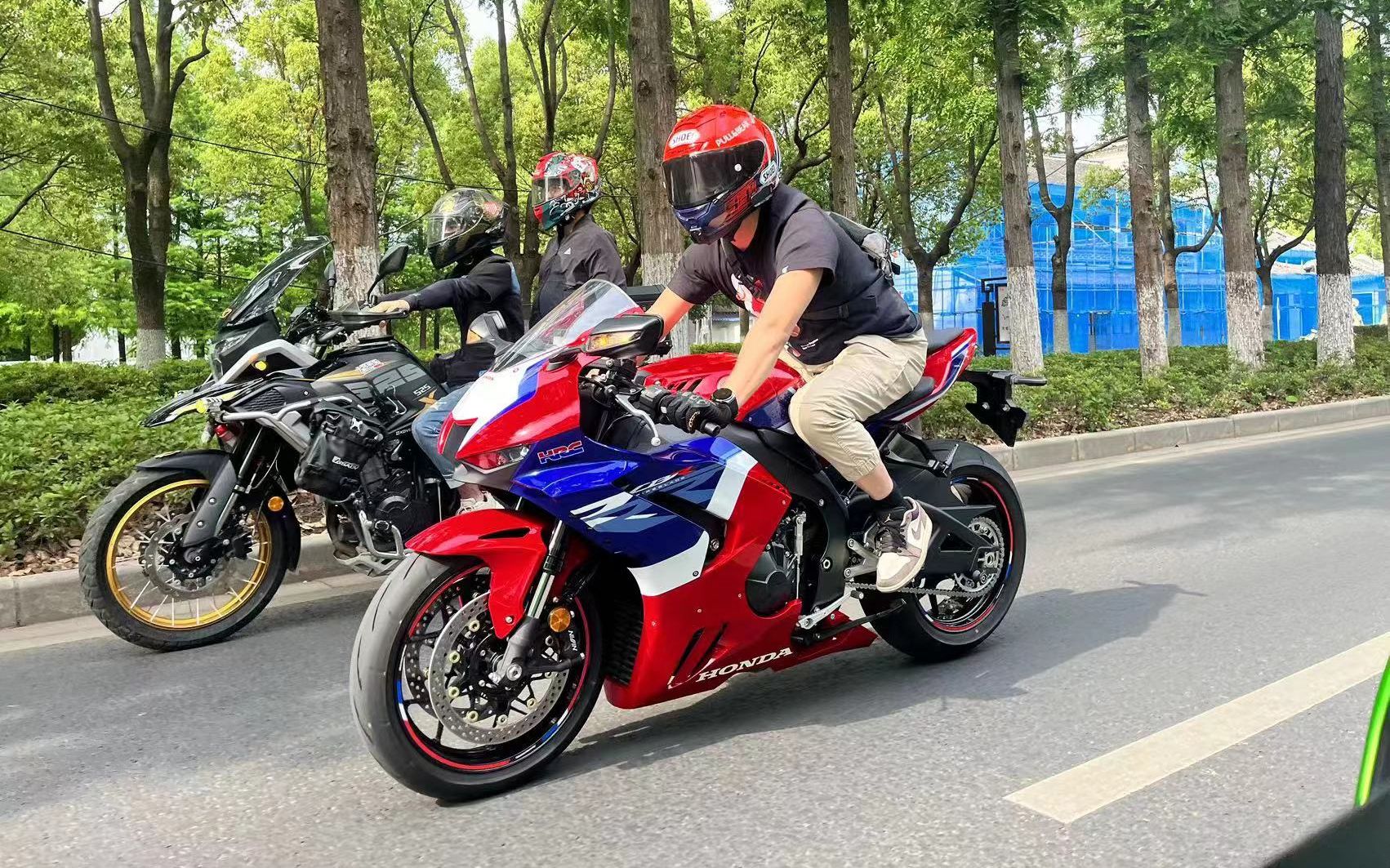 本田火刃『cbr1000rr-r』与r1m下午休闲骑,阳澄湖遛弯