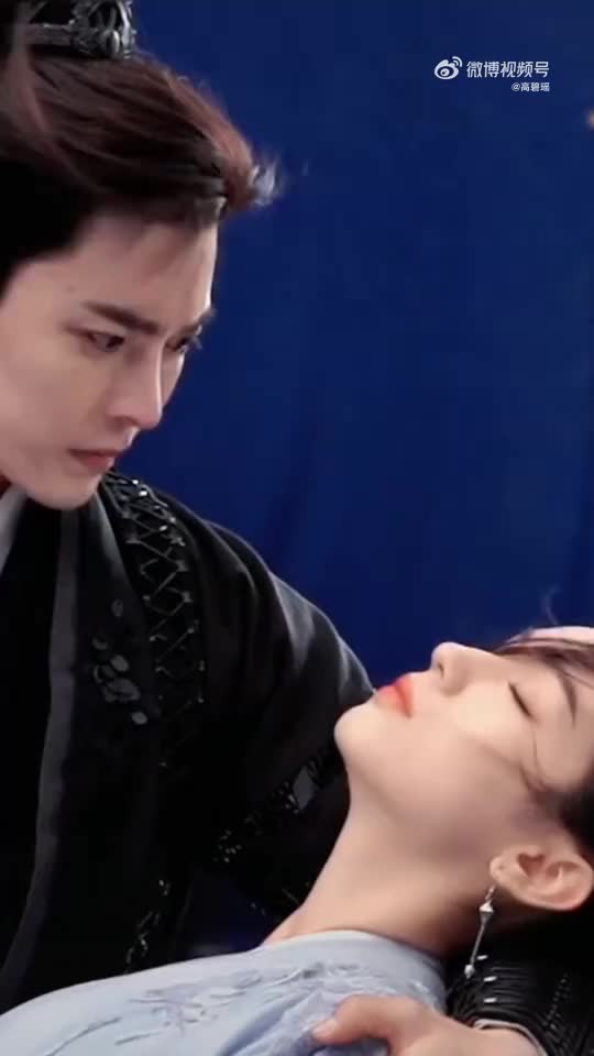 《护心》侯明昊周也水下吻戏花絮