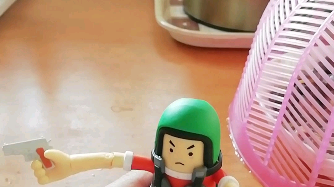 玩香肠派对手办咯