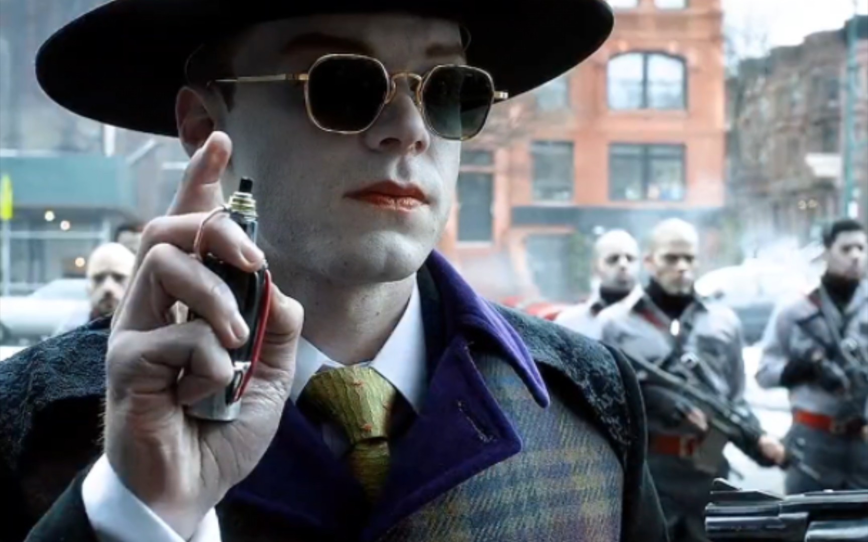 挖槽, 杰罗麦 黑化的第一件是就是炸掉整个哥谭市