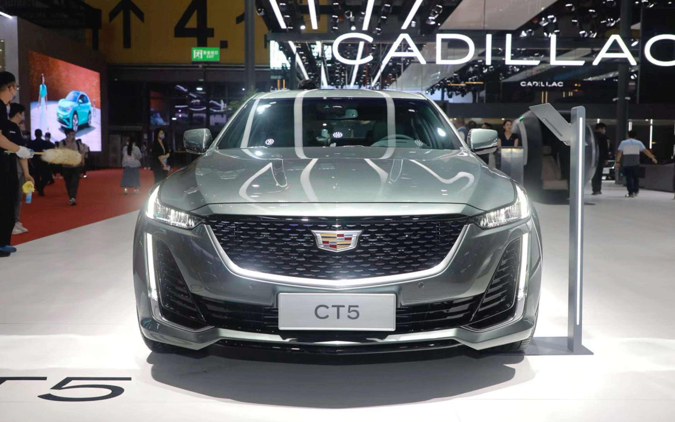 凯迪拉克ct5直降86000,全国销售,首付10%利率2.