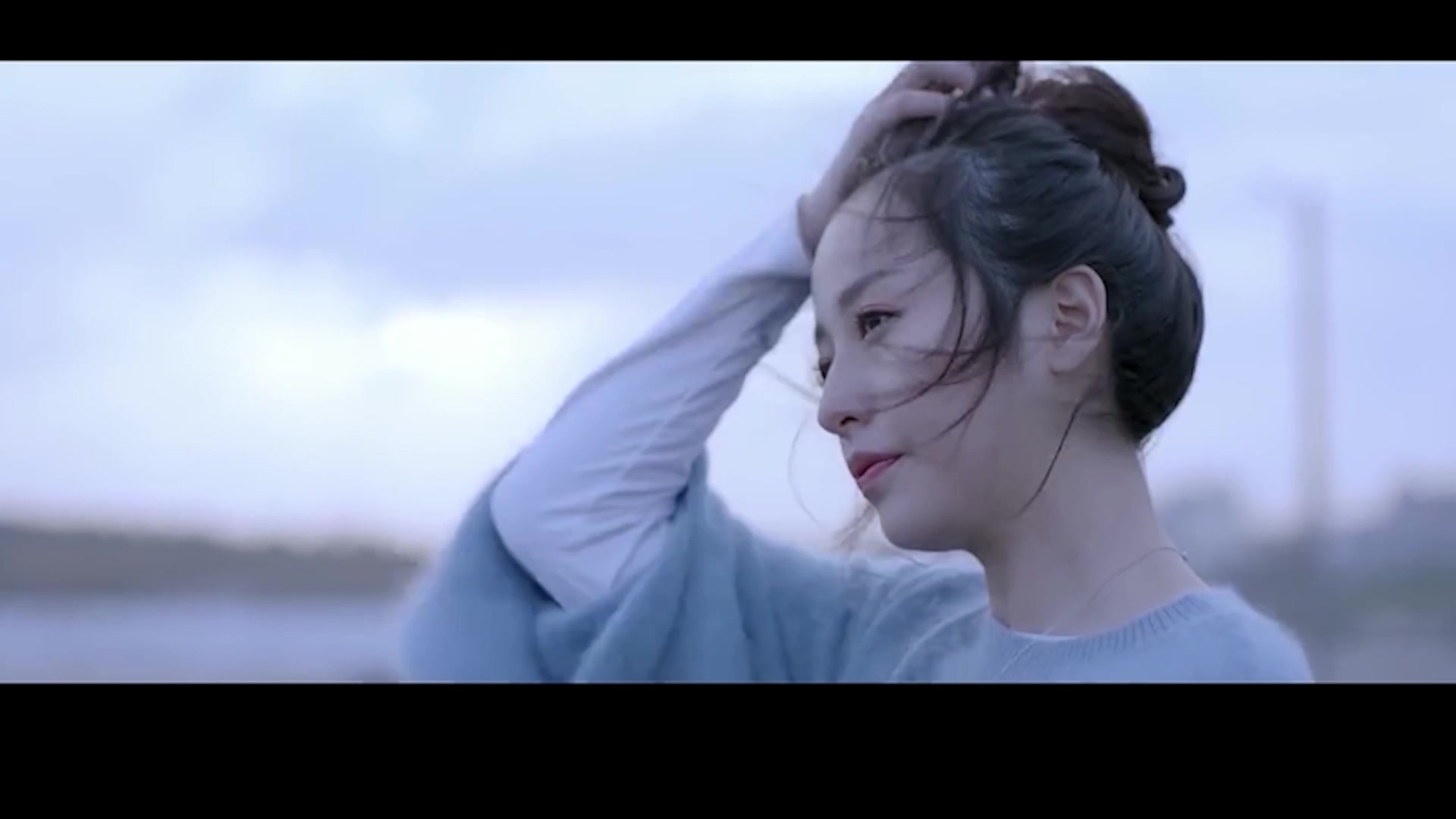 酒馆翩翩美少年x单纯无邪傻白甜刘沁youarebeautiful冷漠的世界听不到