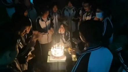 [图]祝亲爱的王苗同学生日快乐！相亲相爱的精勤大家庭欢迎你！