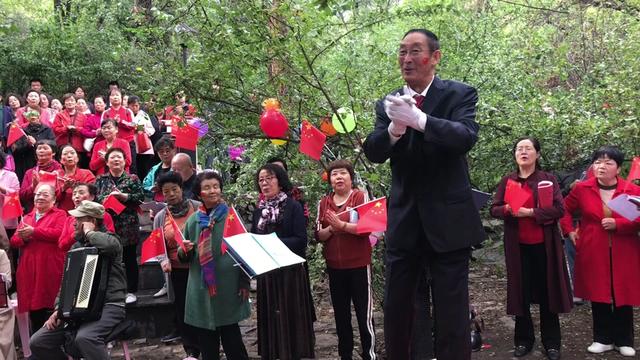 [图]请观赏五泉山快乐年华合唱团演唱的歌曲《心中的歌儿唱给金珠玛》