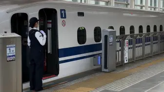 日本女性车掌二人乘务组新干线在京都站年1月新幹線のぞみに女性車掌が二人乗務 京都駅 哔哩哔哩 つロ干杯 Bilibili