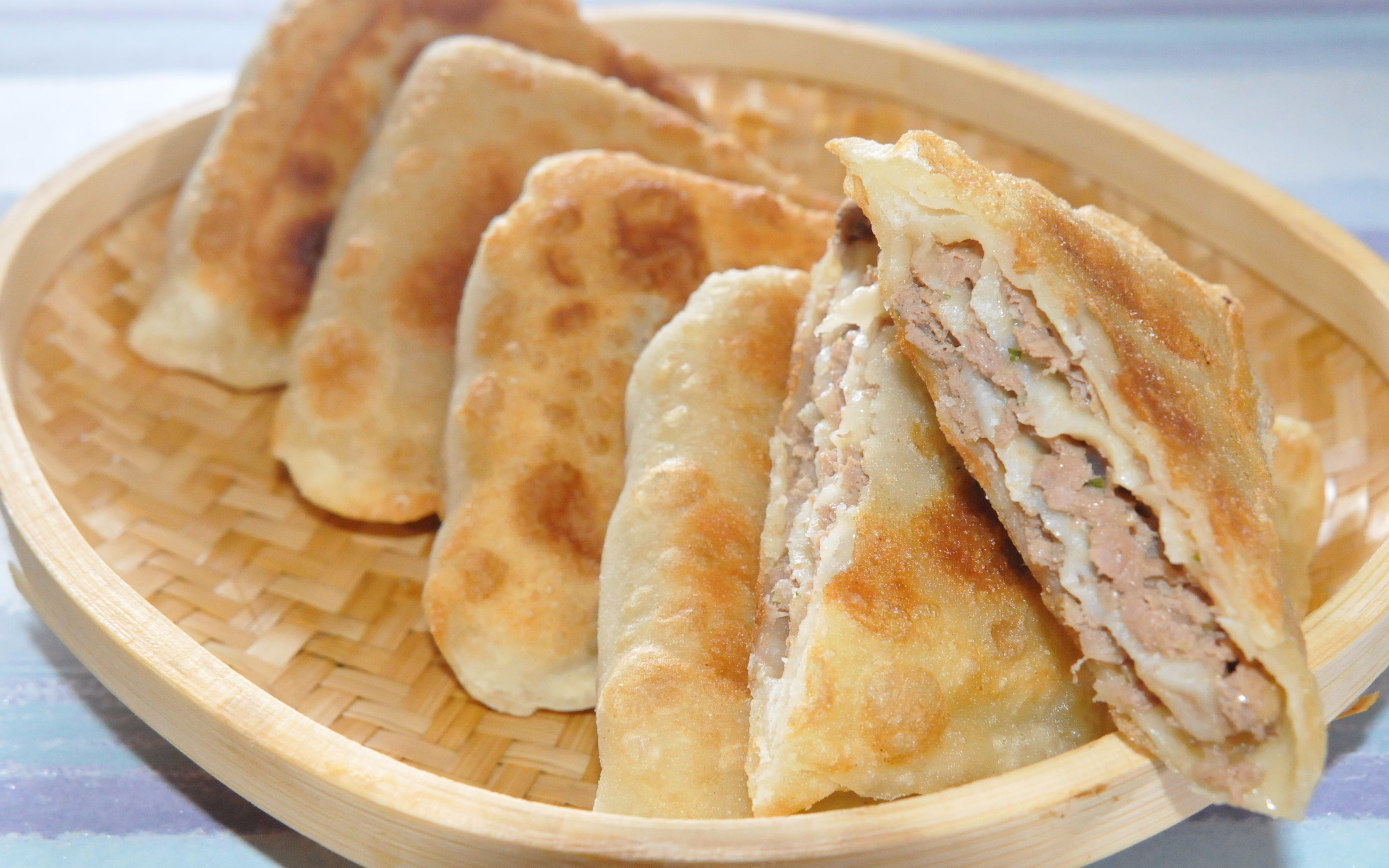 千层牛肉馅饼这样做简直太好吃了,掌握这几个步骤,香酥可口