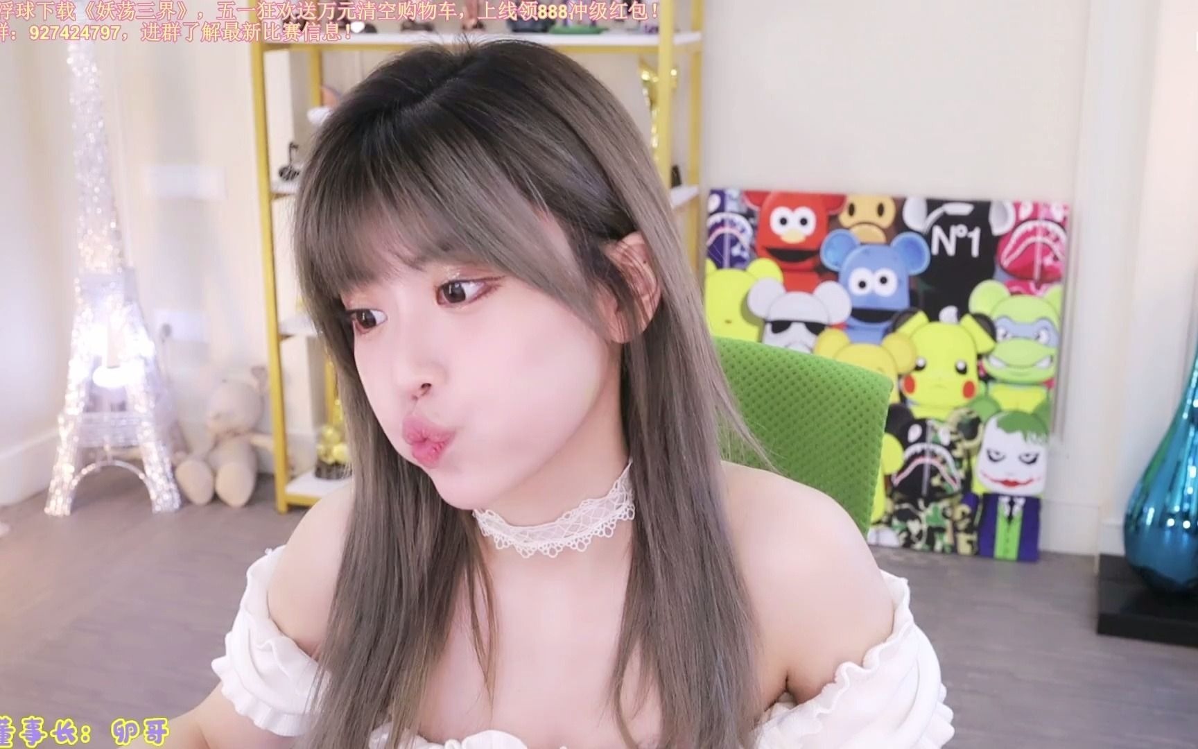 周淑怡直播大秀美腿!周姐的大白腿 短裤 无敌了!