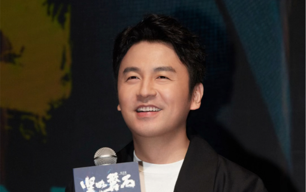 雷佳音强调自己比大学同学孙艺洲小一岁