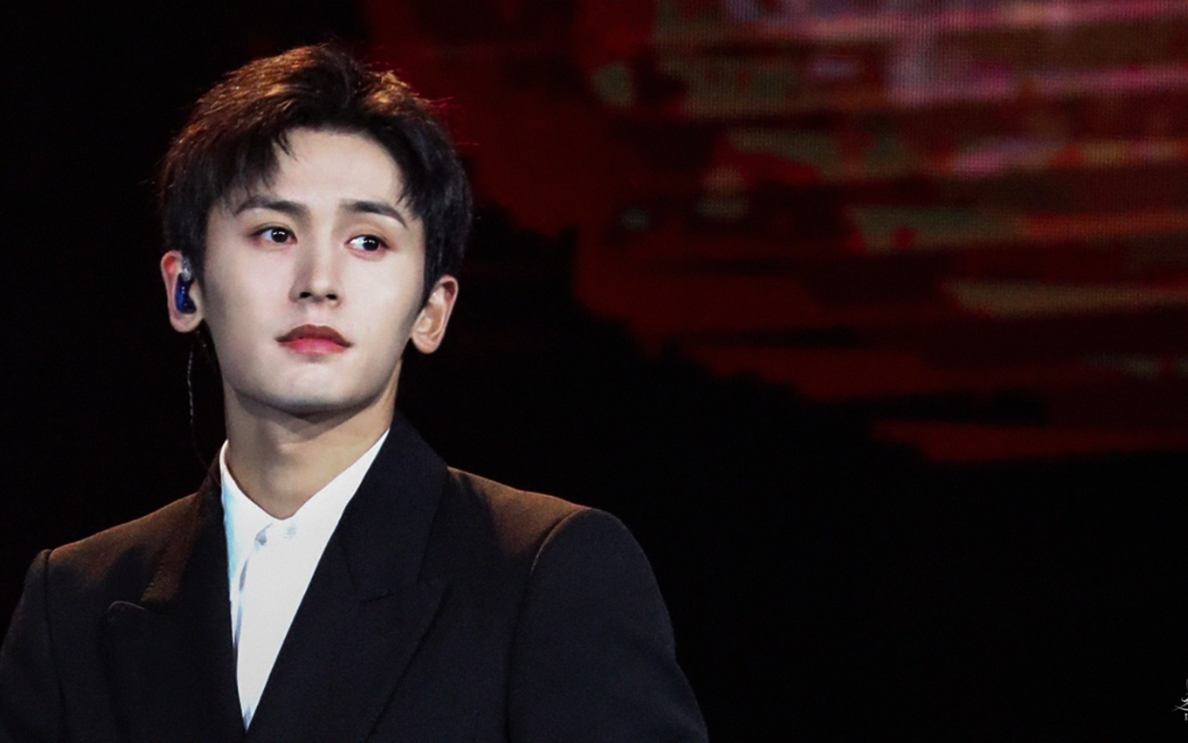 【张哲瀚】张老师的大衣蓬蓬裙!_哔哩哔哩_bilibili