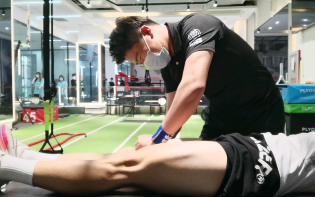 在,进来看大白腿?筋膜刀松腿实况,鬼(活)哭(0)狼(活)嚎(现)慎入!