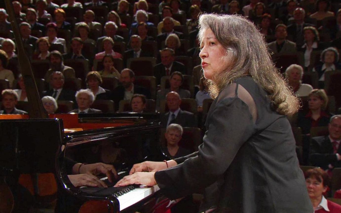 [图]【1080p+】舒曼钢琴协奏曲 - 玛塔·阿格里奇 / Schumann Piano Concerto in A minor - Martha Argerich