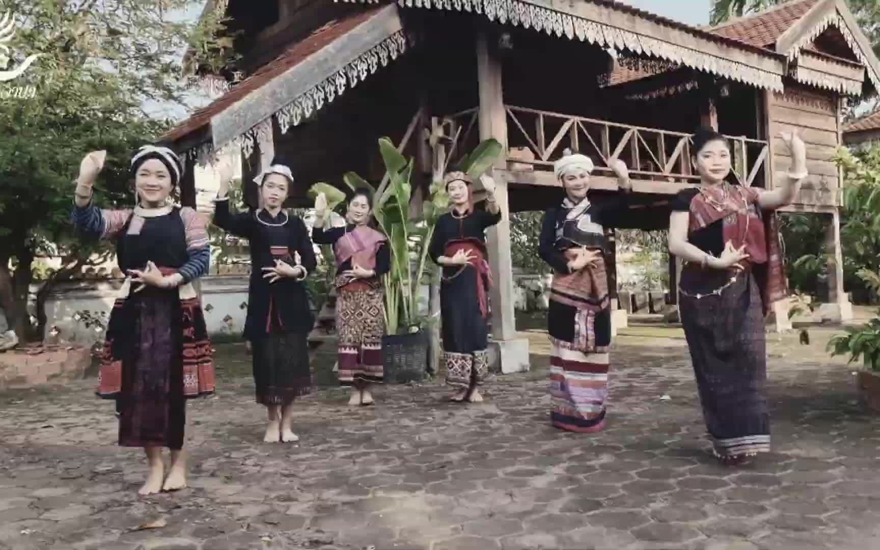 [图]老挝 鸡蛋花友谊舞 ຟອນ ເຜາລາວສຳພນແສງຈະປາ ฟอนเผาลาวสำพนแสงจำปา_