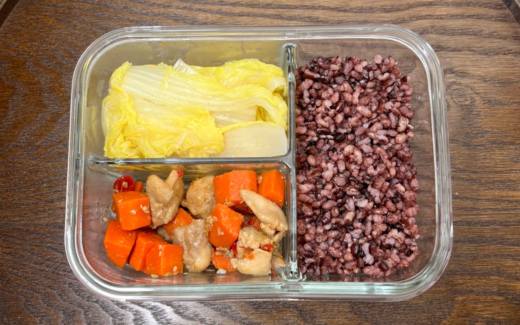 坚持自己做减脂餐第27天|今日午餐便当:胡萝卜炖鸡腿 娃娃菜 糙米饭