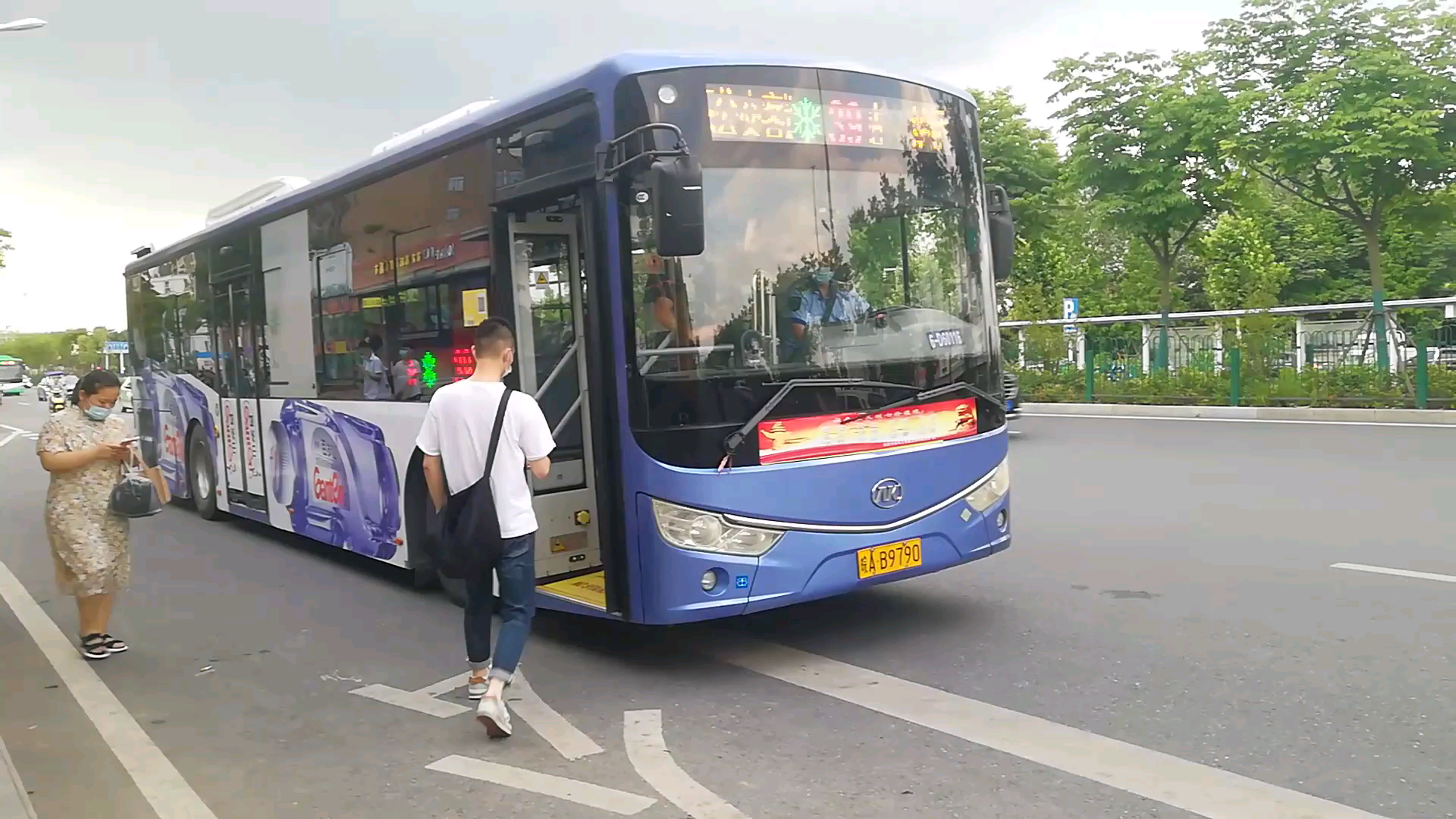 合肥公交39路公交车肥东公交客运站进出站视频