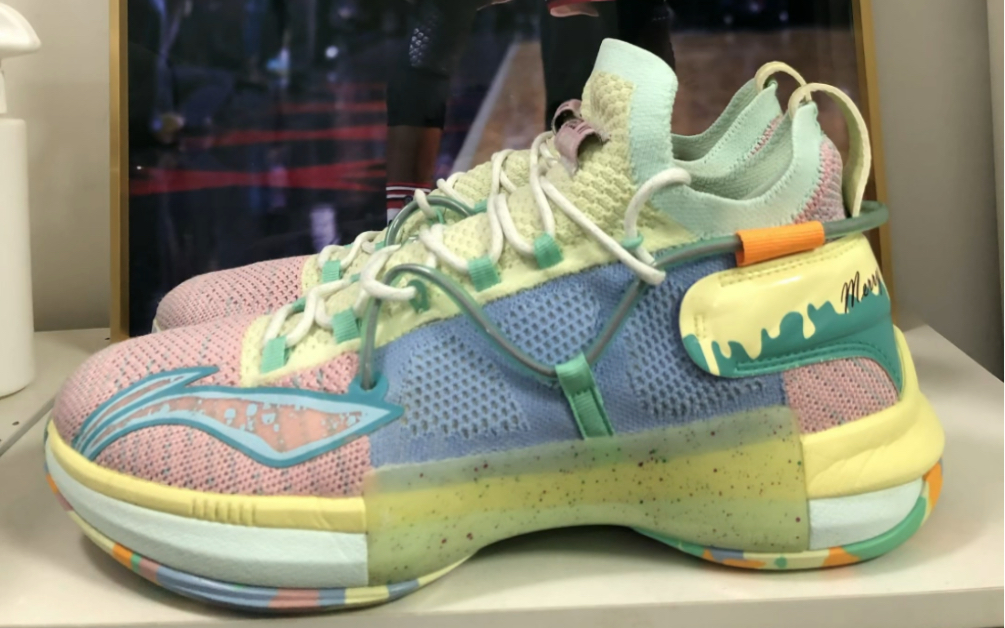 李宁闪击6篮球鞋圣诞节43.