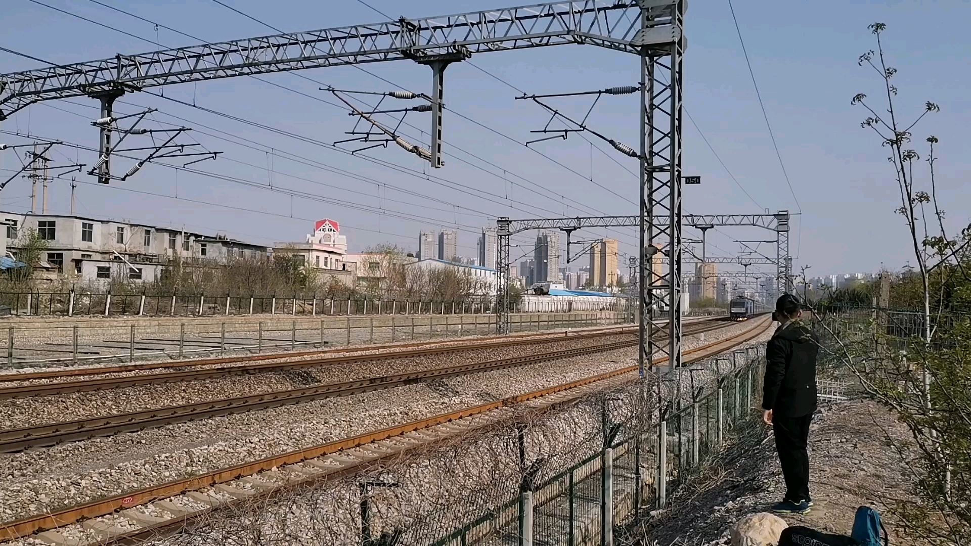 双机济局济段hxd3c牵引的k348通过京沪线大河站_哔哩哔哩 (゜-゜)つロ