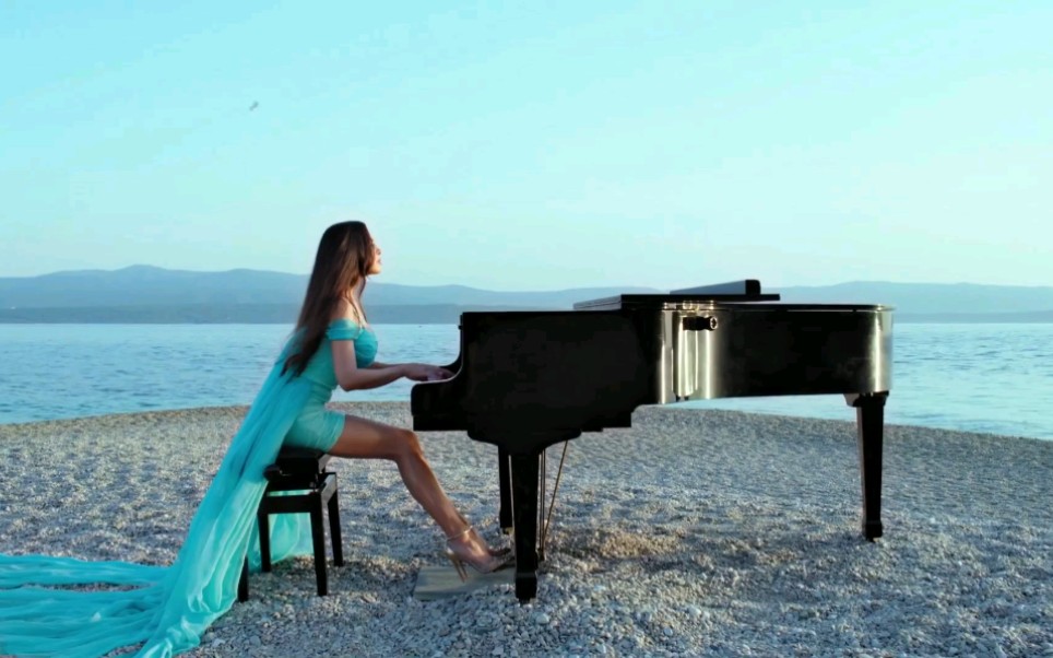 美女钢琴演奏家lola astanova_4