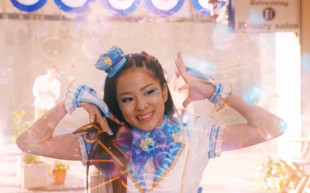 警察战士爱心巡护小花莎莱翼洗牌变身