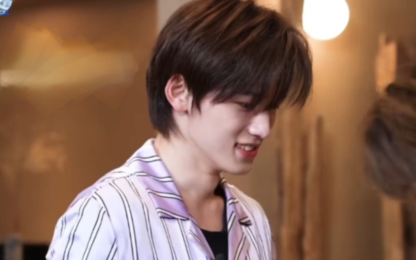 我们小宋只是大腿抽筋,那有在演呢!