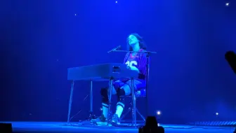 Descargar video: 【碧梨嗌亮嗓】Billie Eilish「HIT ME HARD AND SOFT: THE TOUR」首场魁北克站全程饭拍！