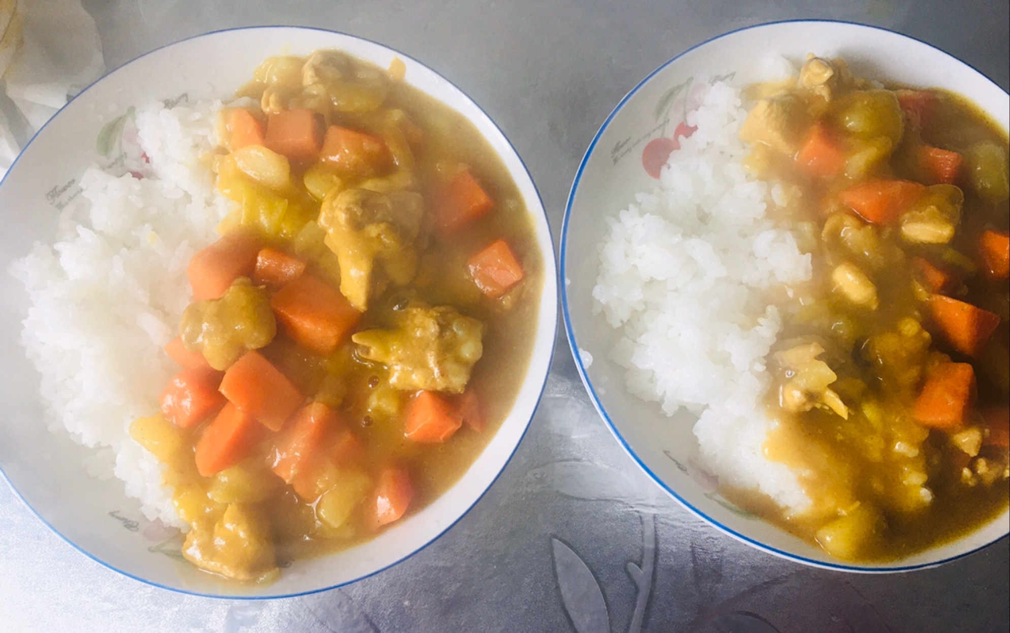 今日菜单土豆胡萝卜咖喱鸡块儿超好吃哦