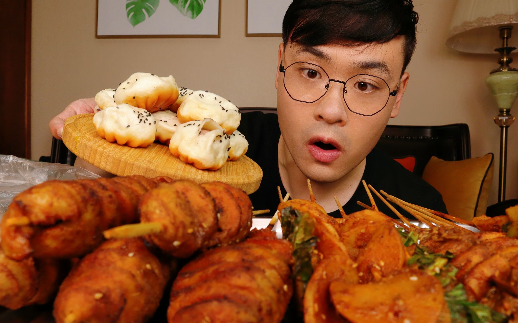 家里来了新成员 夜宵还是不能少 生煎烤串小汉堡 造它就完了