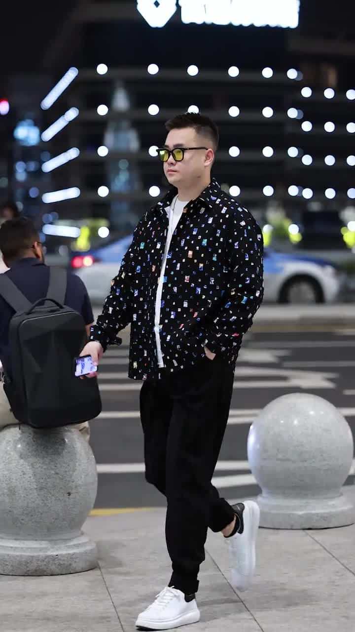 190斤胖男生秋天这样穿是真的显瘦又有气质,你看这套怎么样