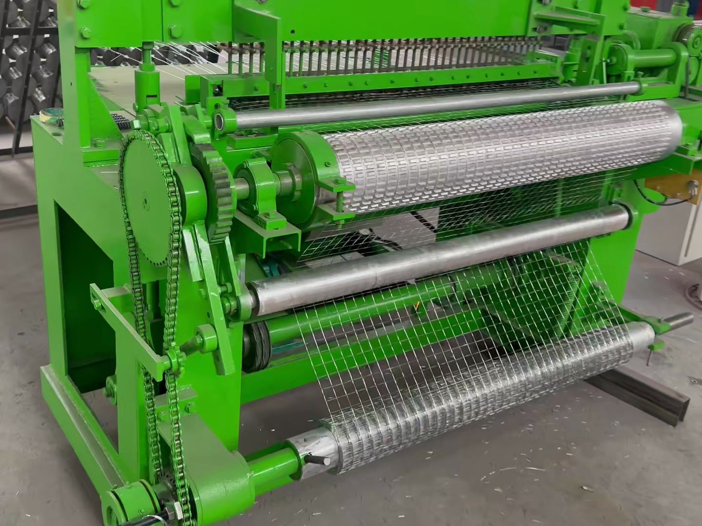 细丝电焊网机工作状态