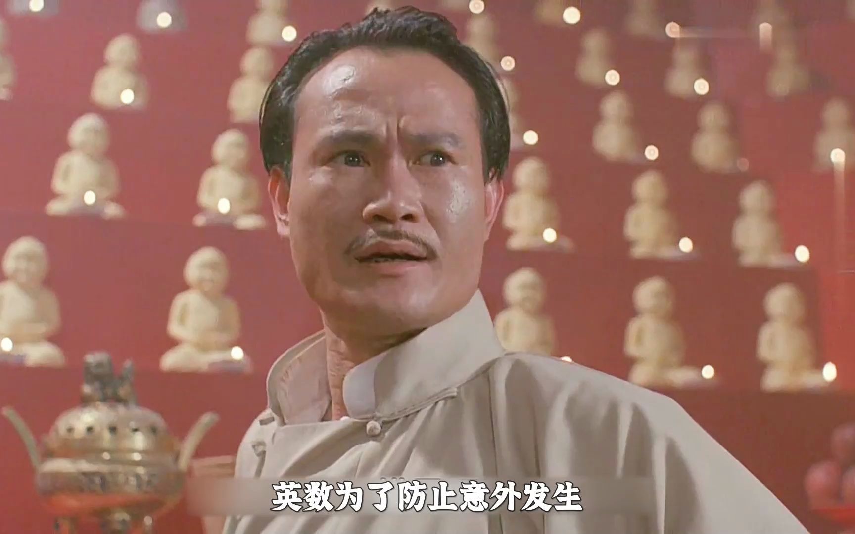 据说当年林正英在拍这部《新僵尸先生》时,混进去一只真鬼