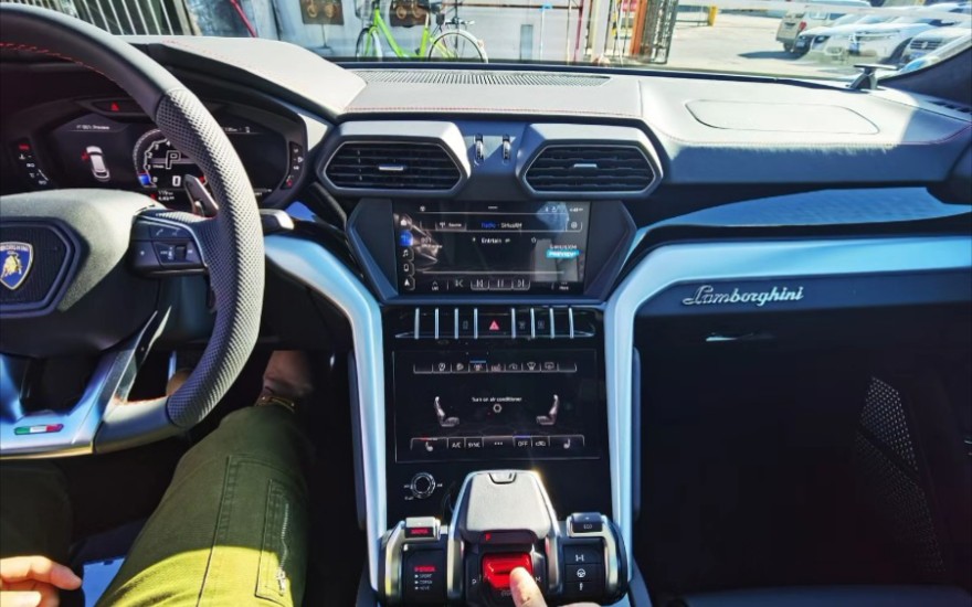 第一视角试驾2021款兰博基尼urus