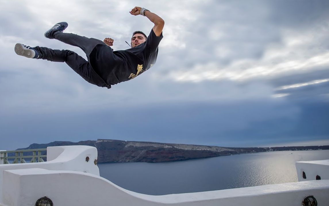 跑酷技能树点满!世界顶级跑酷高手轻松展示翻越障碍跑