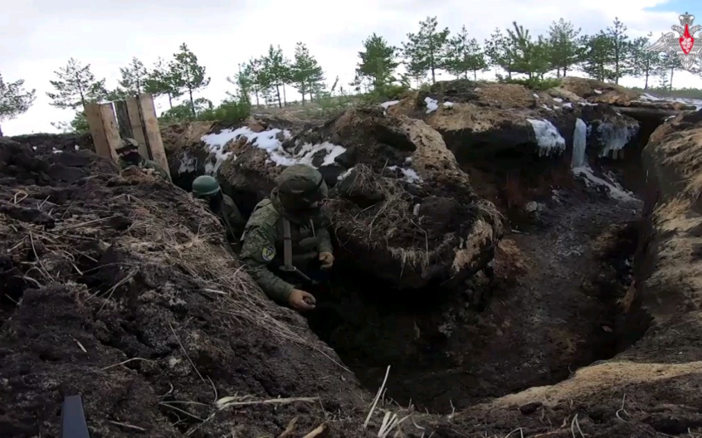 【搬運】動員兵練習爭奪塹壕