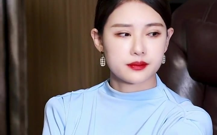 "莫欺少年穷………………"潘黄河(情感导师)贝薇薇(尊师潘黄河) 剧情