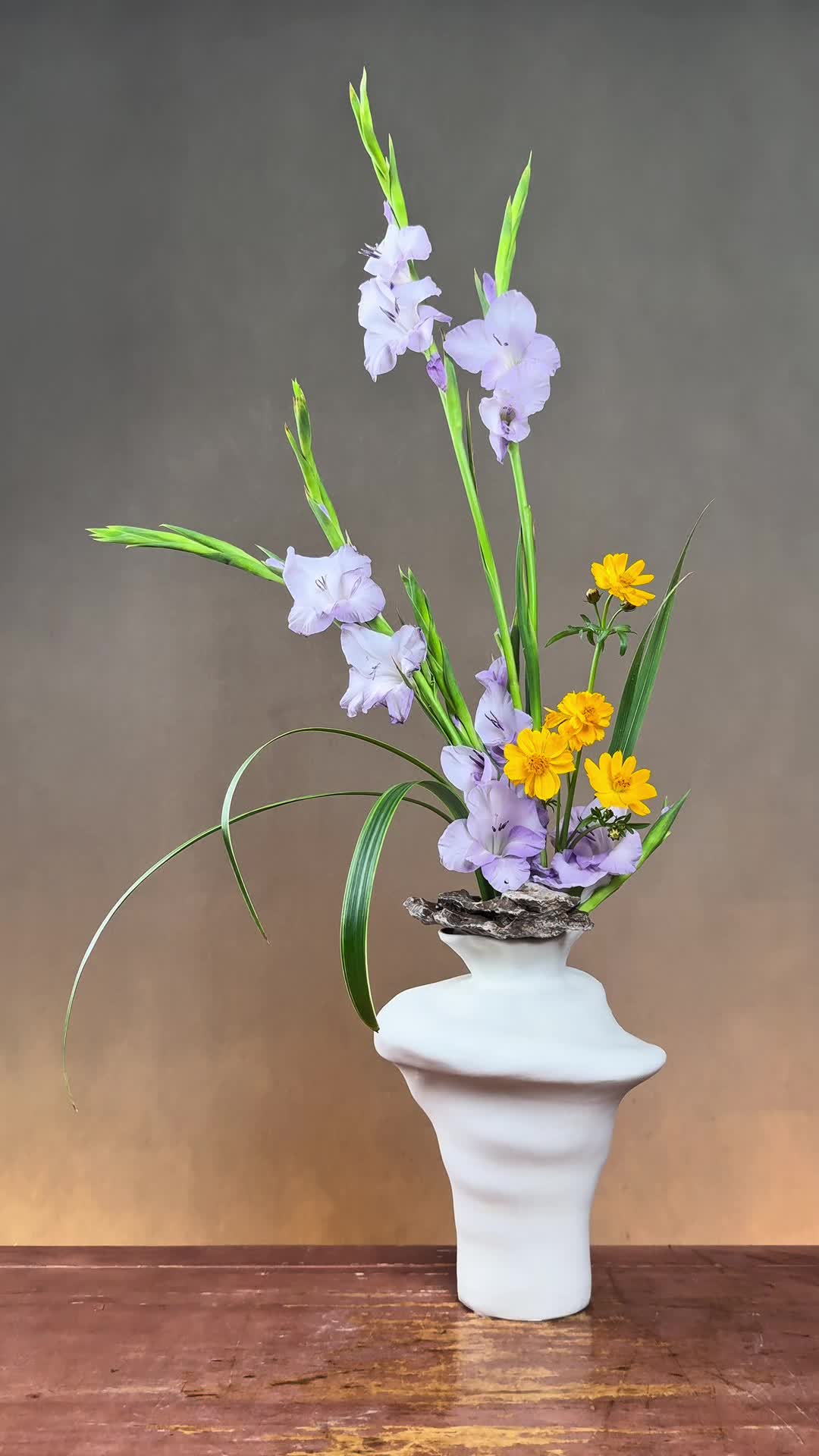 剑兰中式插花瓶花教程