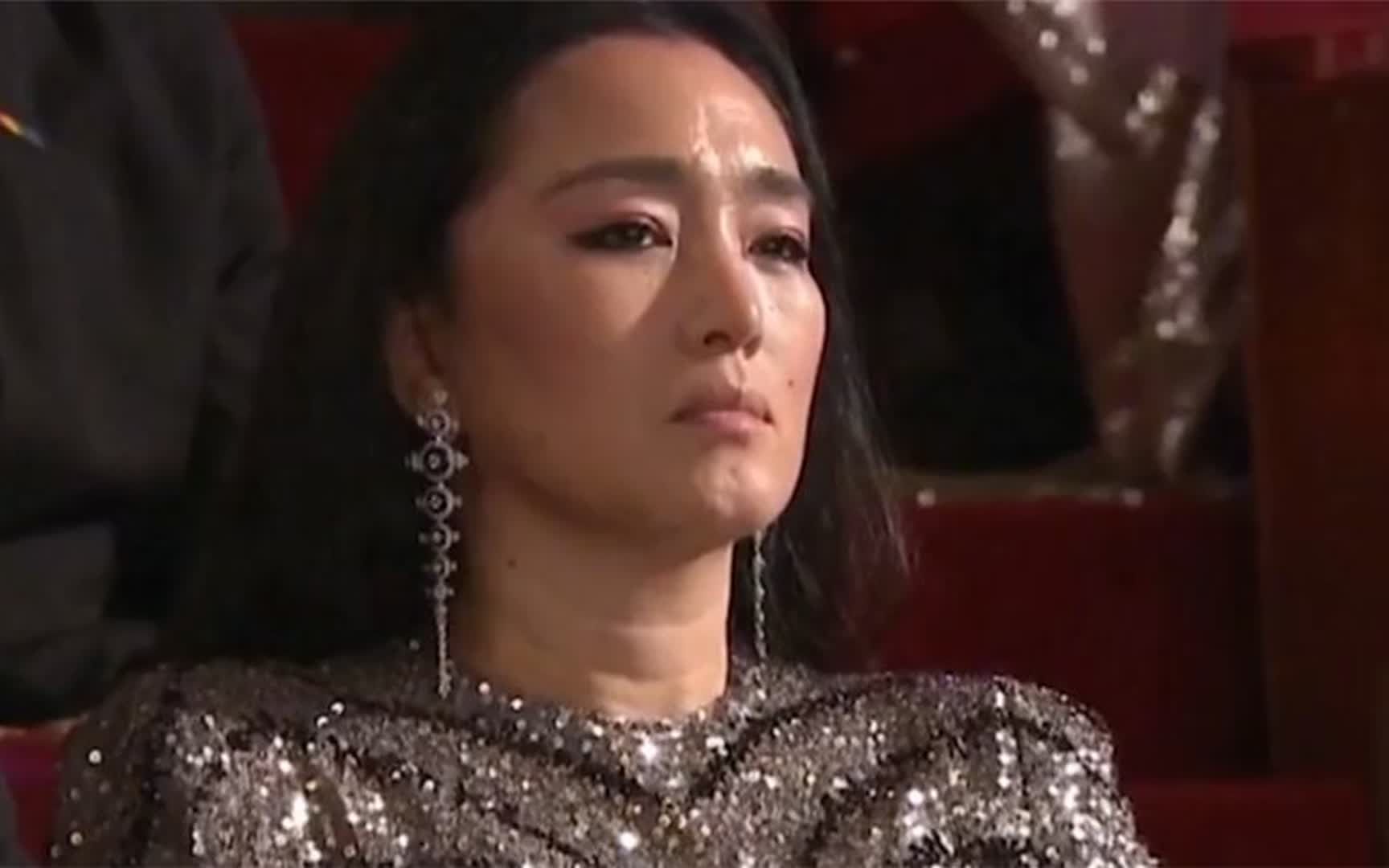 巩俐最愤怒的一次,全程黑脸拒绝颁奖,李安无奈尬笑当场颜面尽失