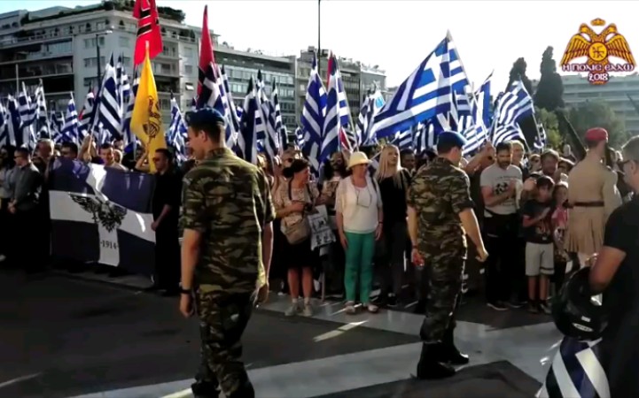 [图]【希腊】【金色黎明】Χρυσαυγίτες στον δρόμο περνάνε