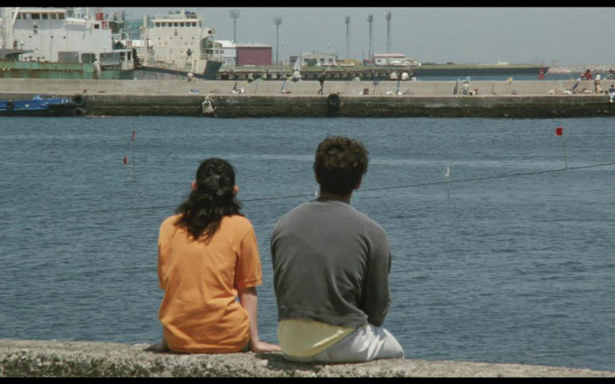 【电影截屏】面朝大海,夏日浪漫!记录电影中背对镜头的看海画面哔哩哔哩bilibili