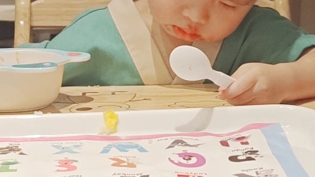 吃饭睡着的宝子