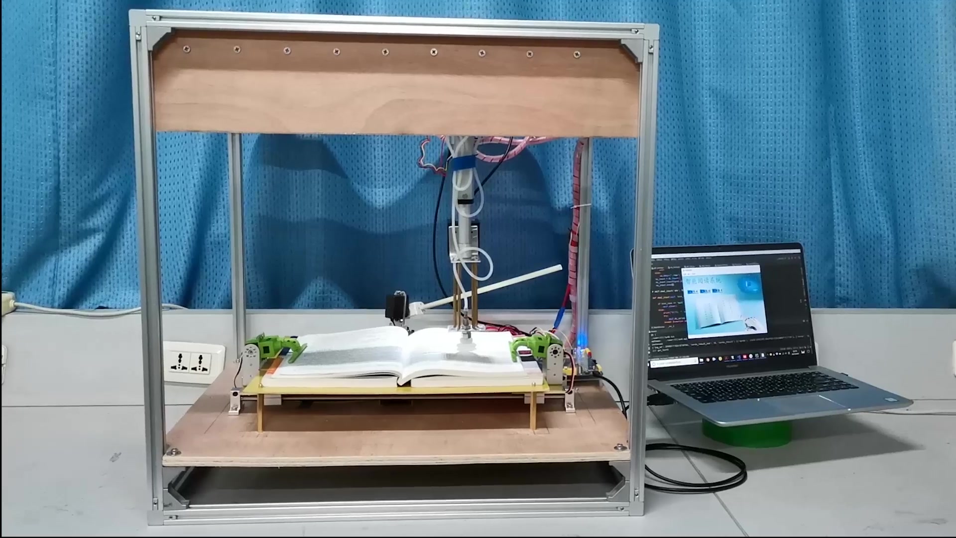 一种高精度自动翻书机器人