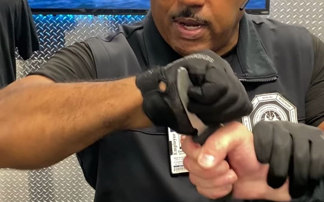 正确的近身夺刀姿势