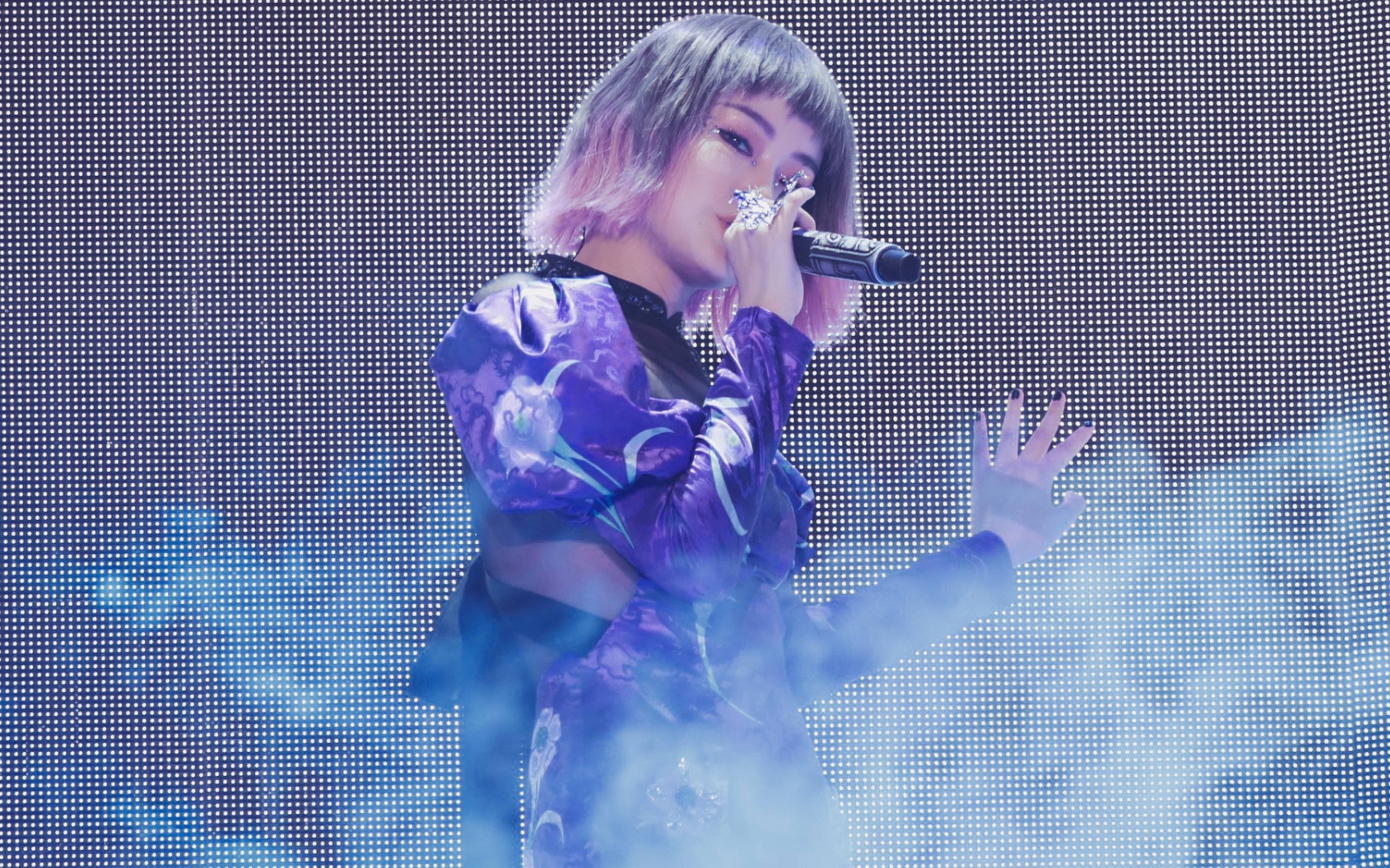 17黄龄演唱会现场来自摄像机视角-上海场《在一起就不孤独》