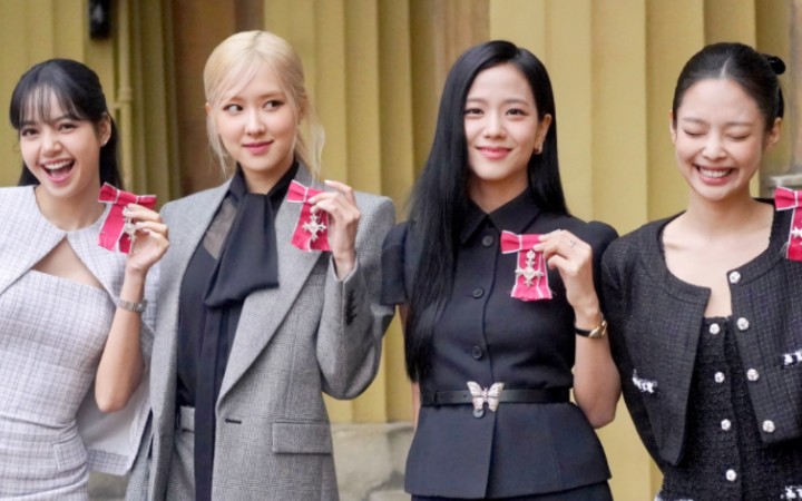 【blackpink】英国白金汉宫授予表彰!全员西装!