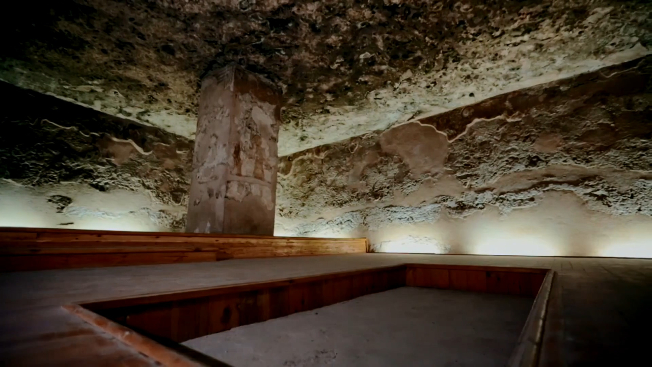 沙漠中遗落的古墓隐藏了多少谜团?法老为何打造家庭群葬墓穴?