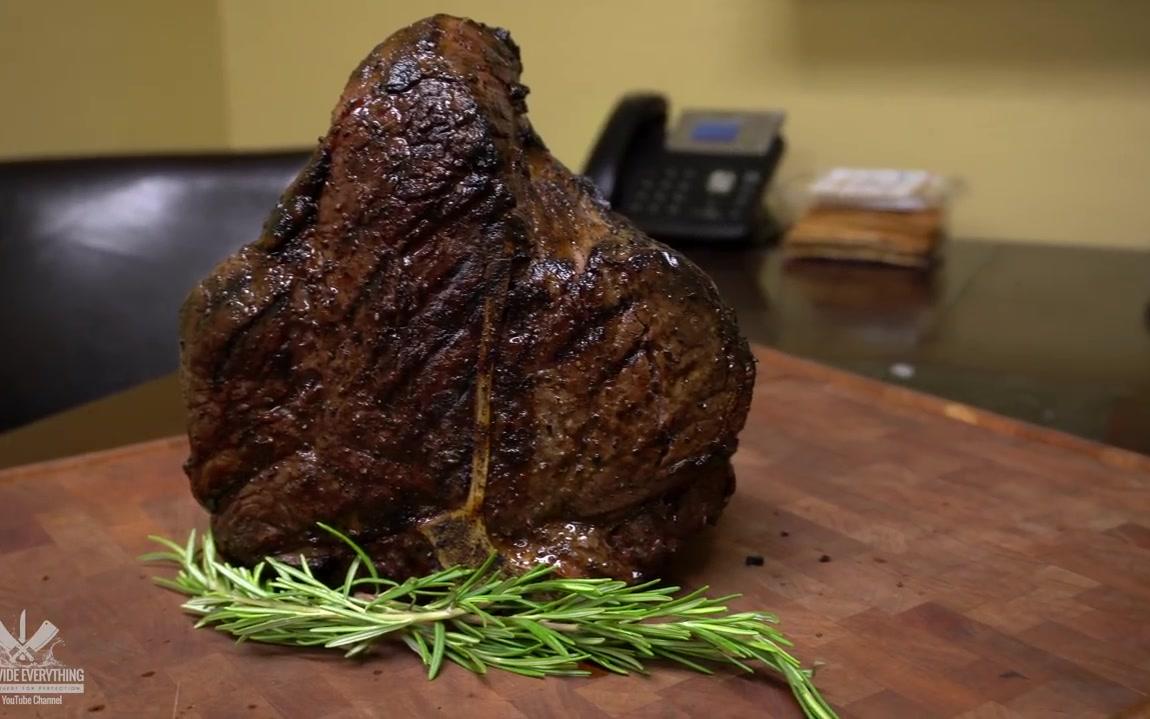 低温慢煮世界上最大的t骨牛排/佛罗伦萨大牛排porterhouse steak