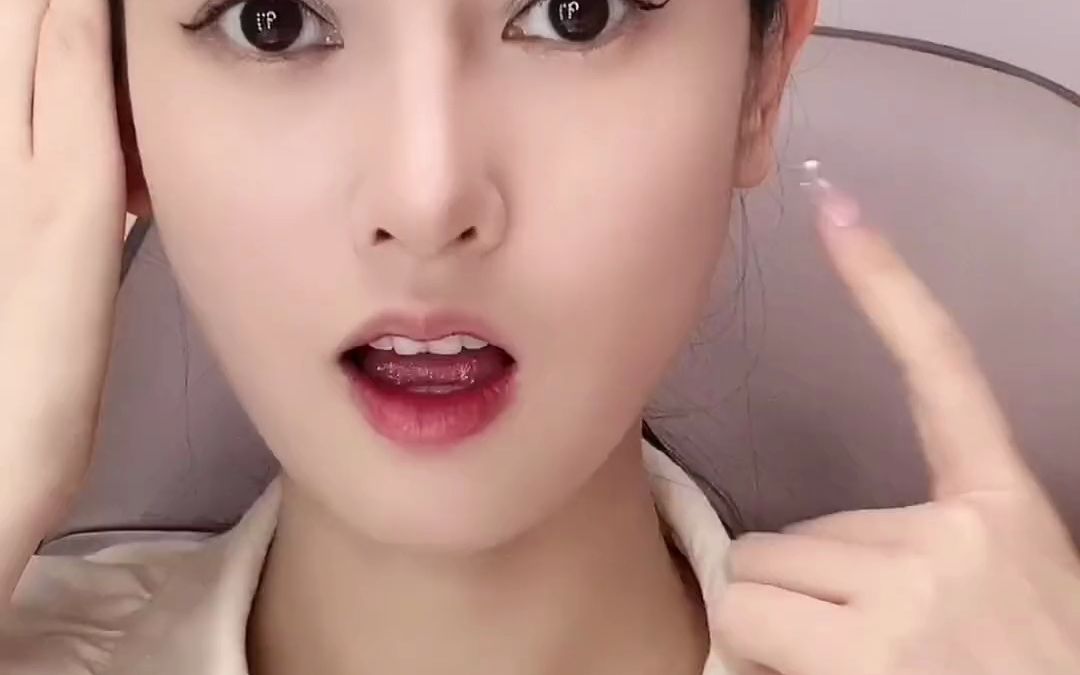 yes: 宛央是吃啥啥不剩,仿啥啥不像,那你们看看今天的宋祖儿 - 抖音